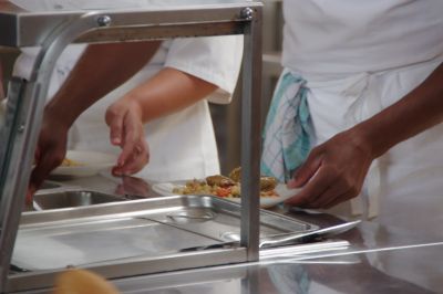 Les vendangeurs d’Henri Maire savourent les petits plats de l’ESAT d’Arbois