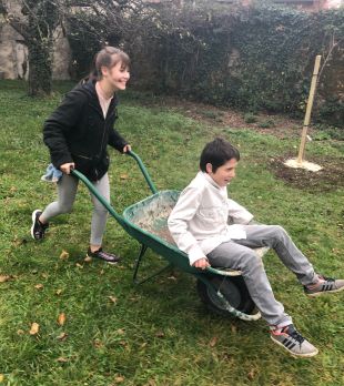 Opération "des Arbres pour Chez Nous" à la MECS de Poligny