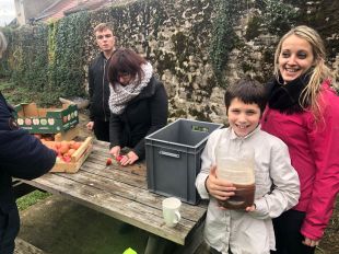 Opération "des Arbres pour Chez Nous" à la MECS de Poligny